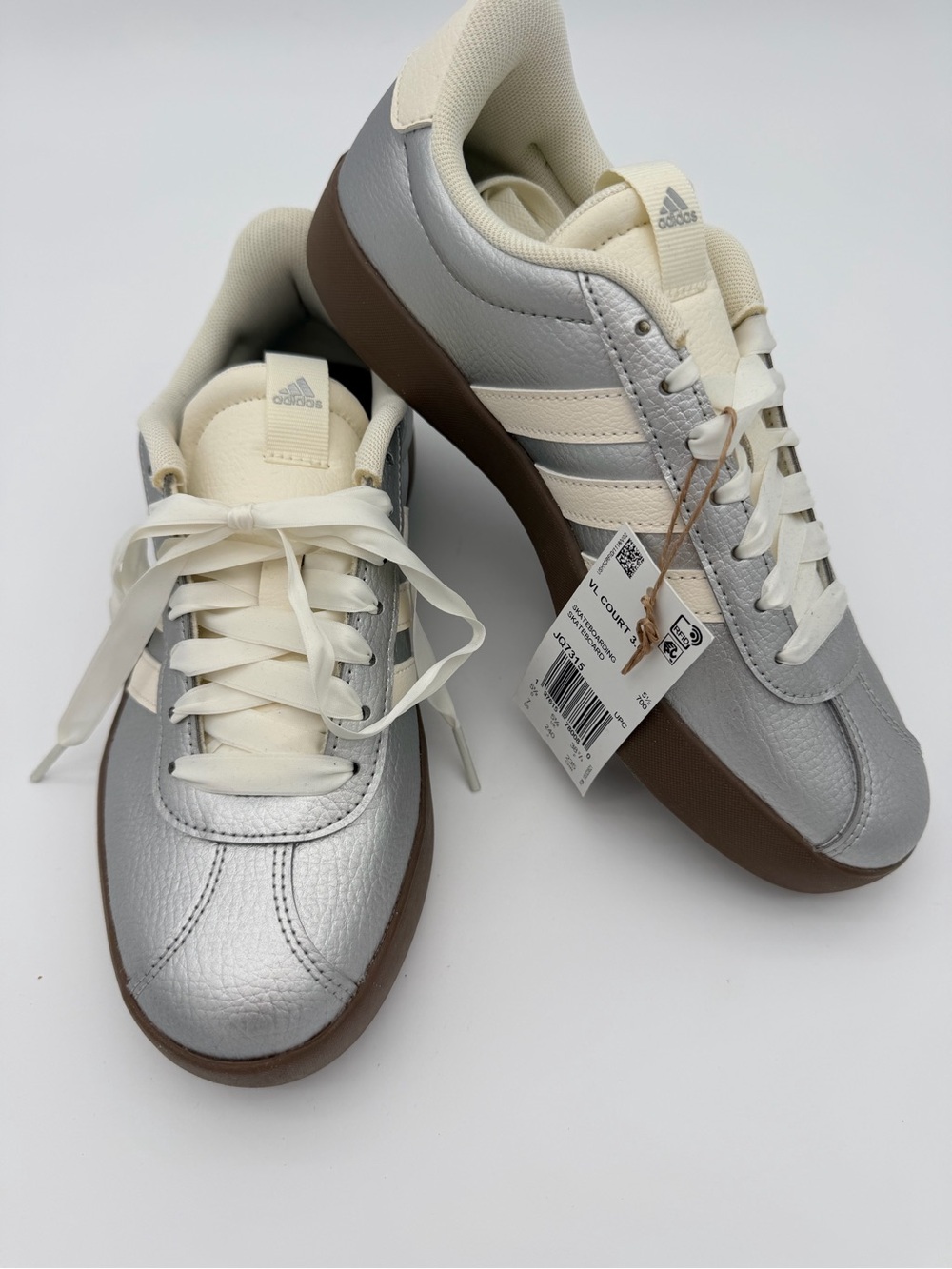 Adidas VL Court 3.0Silver and Cream Lace-Up Sneakers with Gum Sole US7